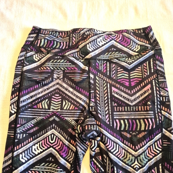 Gaiam women's size Large cropped lattice bottom leg multi color leggings, EUC - Picture 3 of 7